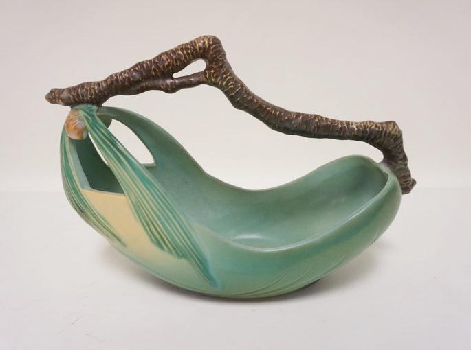 ROSEVILLE GREEN PINECONE BASKET (1 of 3)