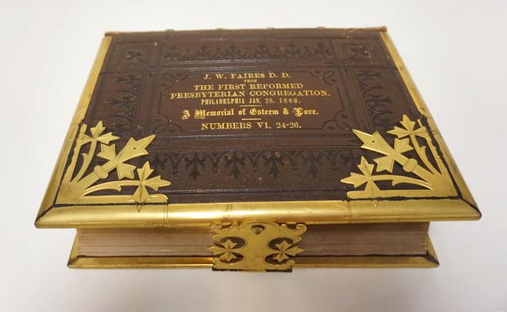 ANTIQUE LEATHER BOUND BIBLE (1 of 4)