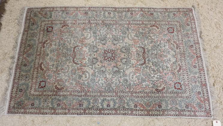 SMALL SIZIE SILK PERSIAN RUG (1 of 4)