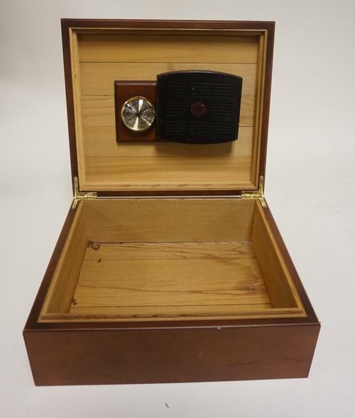 HAVAN MIST WOODEN HUMIDOR: HAVAN MIST WOODEN HUMIDOR, 10 5/8 X 9 IN X 4 1/2 IN HIGH
