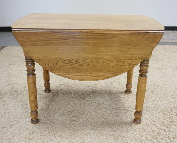OAK DROP LEAF TABLE WITH TURNED LEGS (1 of 3)