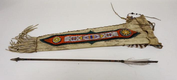 VINTAGE NATIVE AMERICAN BEADED QUIVER (1 of 4)