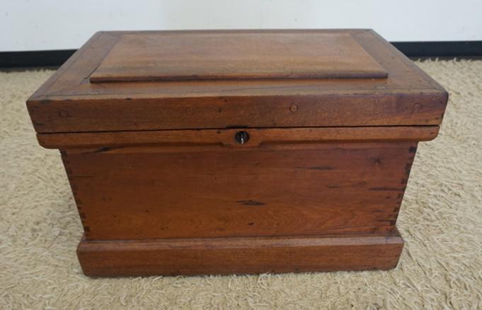 DOVETAILED TOOL CHEST (1 of 3)