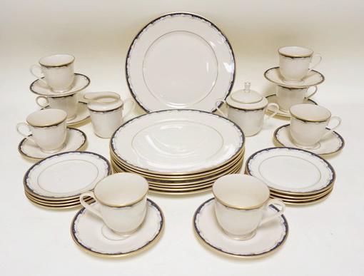 34 PIECE LENOX *GOLDEN GATE* DINNERWARE (1 of 3)