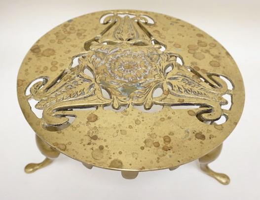 LARGE ROUND BRASS TRIVET (1 of 2)