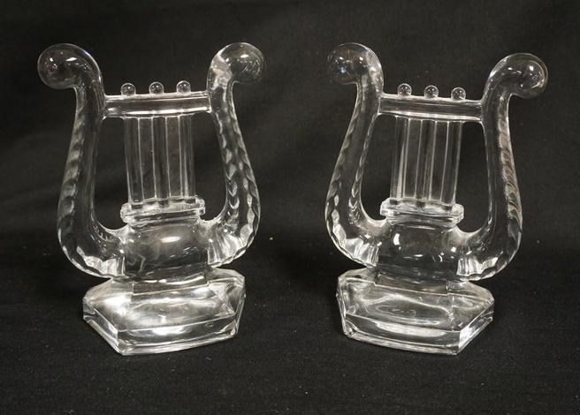 PAIR OF CRYSTAL LYRE BOOKENDS: PAIR OF CRYSTAL LYRE BOOKENDS, 5 1/2 IN HIGH X 7 3/4 IN WIDE