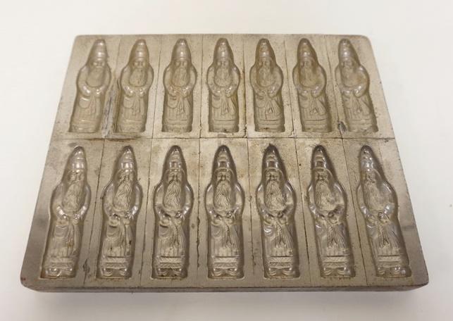 CHOCOLATE SANTA CLAUS MOLD (1 of 2)
