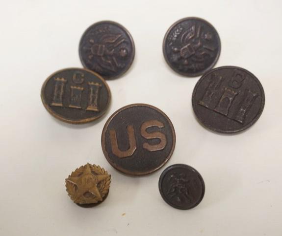 LOT OF MISC ANTIQUE MILITARY BUTTONS (1 of 4)