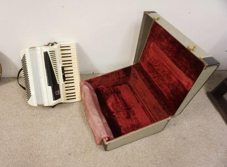 ANCONA XV ACCORDION (1 of 4)