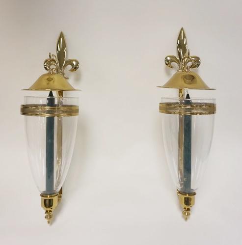 COLONIAL WILLIAMSBURG BRASS HANGING CANDLE SCONCES (1 of 4)