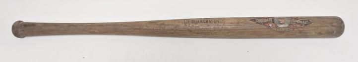 ANTIQUE LOUISVILLE SLUGGER BAT (1 of 5)