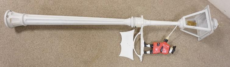 METAL LAMP POST (1 of 2)