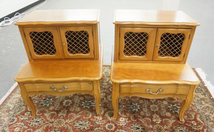 2 FRENCH PROVINCIAL NIGHTSTANDS: 2 FRENCH PROVINCIAL NIGHTSTANDS, APPROXIMATELY 22 IN X 23 IN X 28 IN HIGH