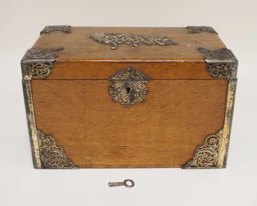 VICTORIAN OAK CIGAR BOX (1 of 4)