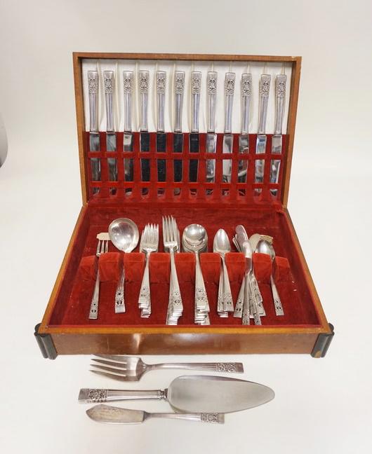 COMMUNITY PLATE FLATWARE SET IN BOX (1 of 2)
