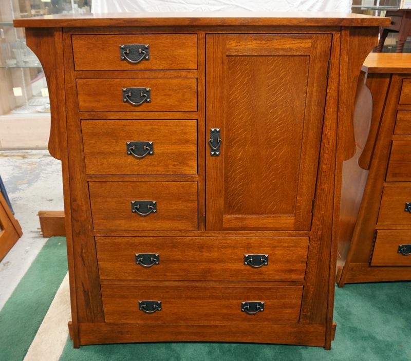 MISSION OAK ARTS & CRAFTS  INDUSTRIES TALL CHEST (1 of 3)