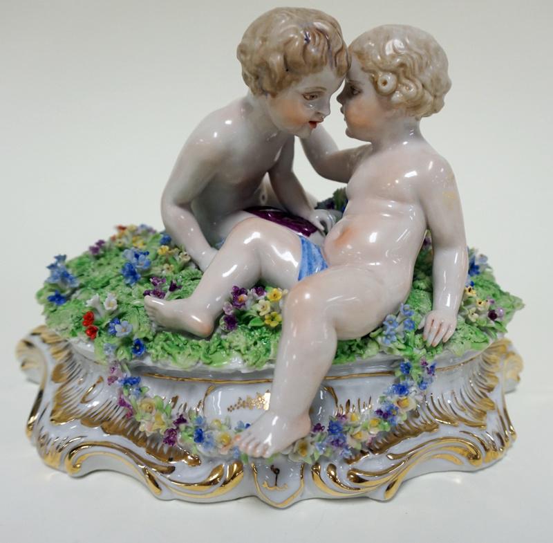 LUIGI FABRIS LARGE FIGURINE: LUIGI FABRIS LARGE FIGURINE, APPROXIMATELY 9 IN X 6 IN HIGH