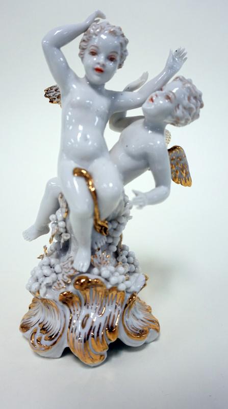 LUIGI FABRIS ANGELS: LUGI FABRIS PORCELAIN FIGURE OF ANGELS, APPROX 6 IN HIGH