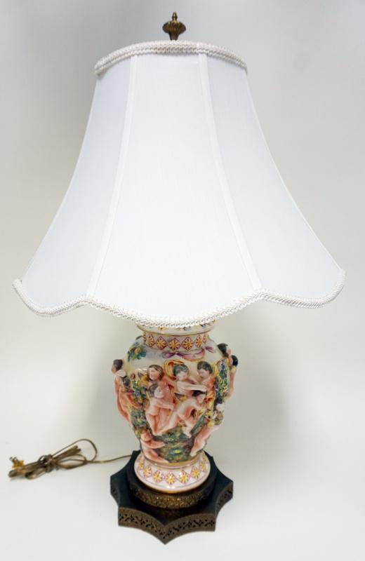 LARGE CAPODIMONTE TALBLE LAMP (1 of 3)