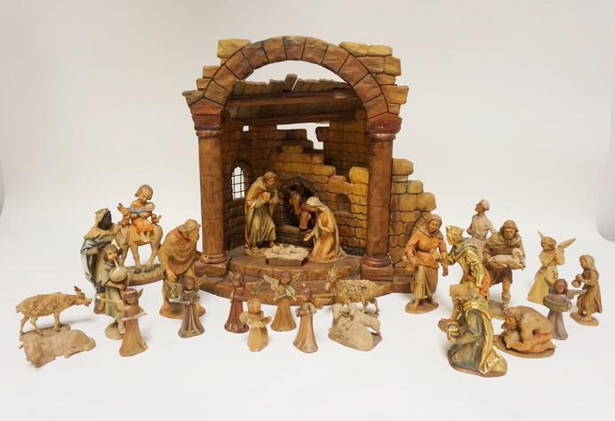 ITALIAN CARVED WOODEN NATIVITY SCENE (1 of 4)