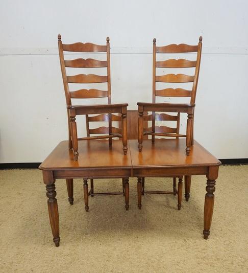 COUNTRY STYLE TABLE W/4 SIDE CHAIRS (1 of 3)