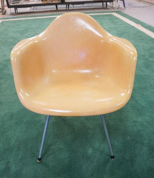 MCM FIBERGLASS CHAIR (1 of 3)