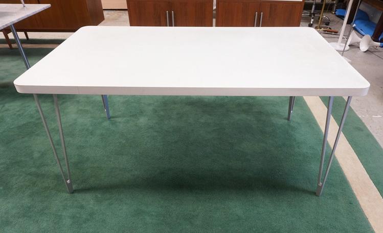 CONTEMPORARY MODERN STYLE FORMICA KITCHEN TABLE (1 of 2)