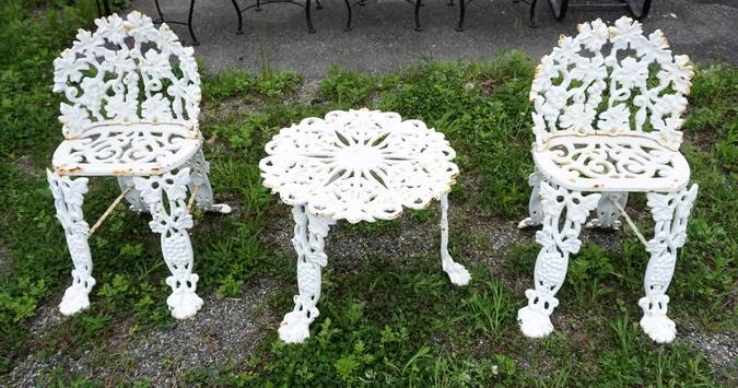 ANTIQUE ORNATE HEAVY CAST IRON PATIO SET (1 of 1)