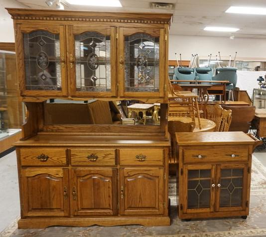 OAK LEADED GLASS HUTCH & ROLLING CART (1 of 2)