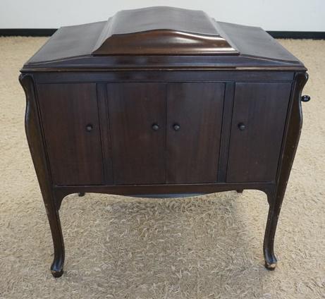 VICTO VV-240 FLOOR MODEL VICTROLA (1 of 3)