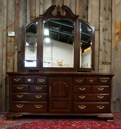 THOMASVILLE CHERRY TRIPLE DRESSER (1 of 2)