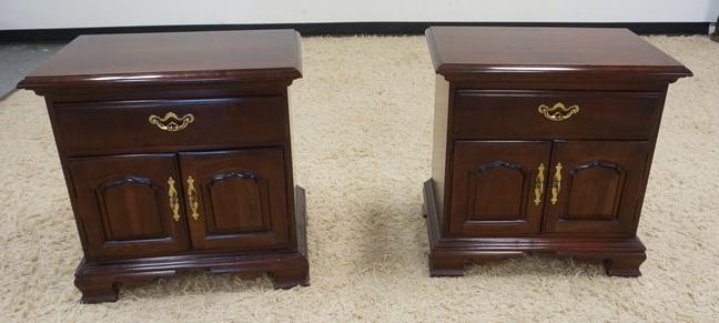 PAIR OF THOMASVILLE CHERRY NIGHTSTANDS (1 of 3)