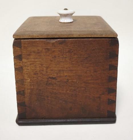 DOVETAILED WOODEN BOX (1 of 4)