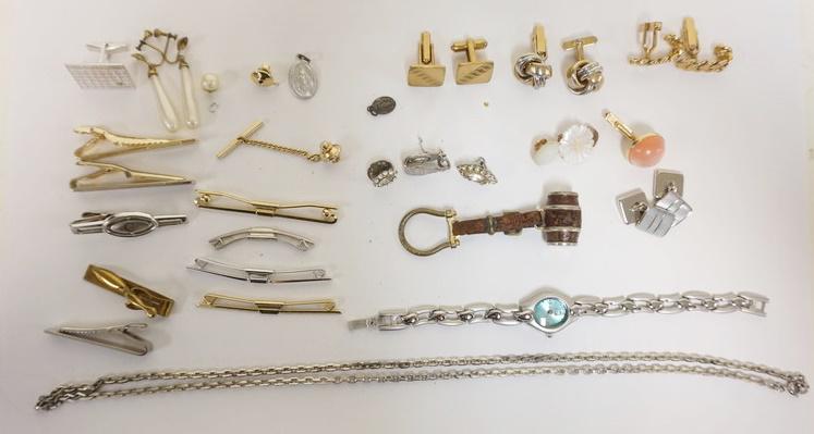 LOT OF MISC JEWELRY (1 of 1)