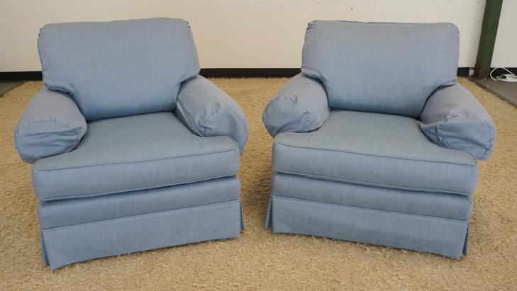 PAIR OF THOMASVILLE UPHOLSTERED ARMCHAIRS: PAIR OF THOMASVILLE UPHOLSTERED ARMCHAIRS