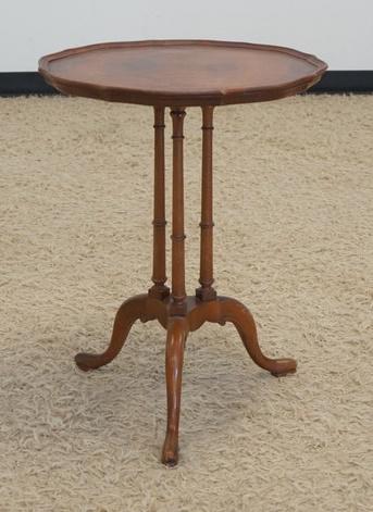 TRIPLE PEDISTAL SNAKE FOOT STAND: TRIPLE PEDISTAL SNAKE FOOT STAND, BANDED & SCALLOPED TOP, 18 3/4 IN DIAMETER X 24 1/2 IN HIGH