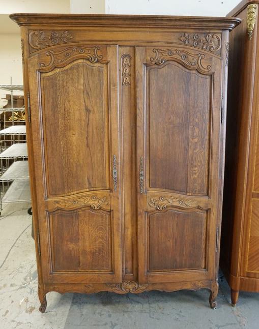 COUNTRY FRENCH CARVED OAK WARDROBE (1 of 3)