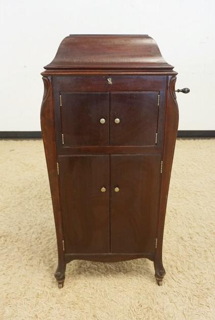 VICTOR VICTROLA MODEL VV-XI (1 of 3)