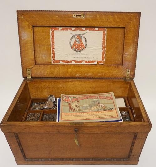 THE AMERICAN MODEL BUILDER ANTIQUE TOY (1 of 6)