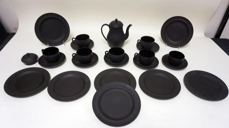 24 PC WEDGWOOD ENGLAND BASALT: 24 PC GROUP OF WEDGWOOD ENGLAND BASALT INCLUDING 7 1/2 IN TEA POT, 8 7 3/4 IN PLATES, 7 CUPS & SAUCERS AND TEA POT LID