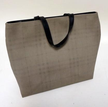 BURBERRY LONDON PURSE: BURBERRY LONDON PURSE USED, APPROXIMATELY 11 3/4 IN WIDE X 11 1/2 IN HIGH