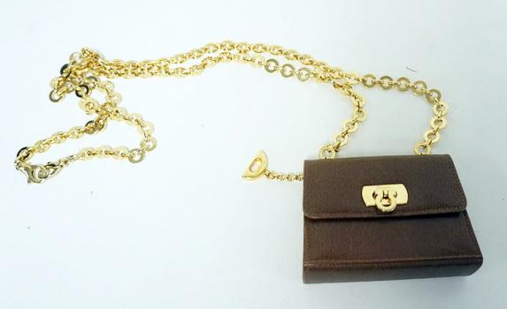 SALVATORE FERRAGAMO CHANGE PURSE: SALVATORE FERRAGAMO CHANGE PURSE