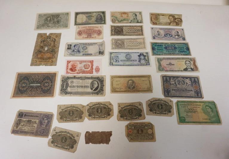 LARGE GROUP OF ANTIQUE FOREIGN PAPER CURRENCY (1 of 10)