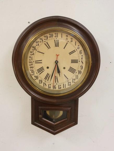 ANTIQUE WALNUT SPRING WOUND CALENDAR CLOCK (1 of 2)