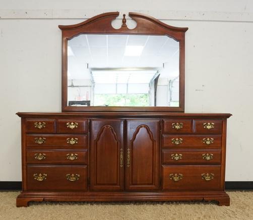 AMERICAN DREW CHEST OF DRAWERS (1 of 4)