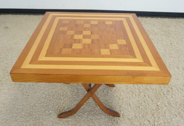 FOLDING GAME TABLE (1 of 3)
