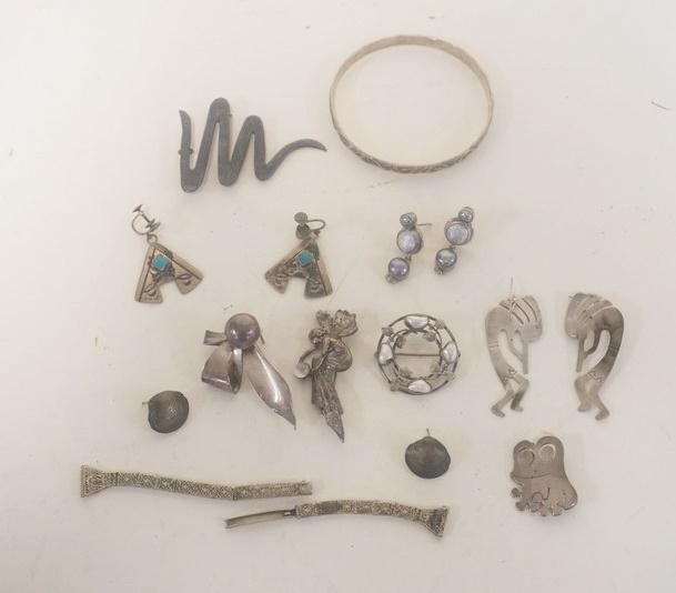JEWELRY LOT INCLUDING STERLING SILVER: JEWLERY LOT INCLUDING STERLING, MARKED STERLING ITEMS WEIGH 2.24 TOZ INCLUDING STONES. 2 PAIRS EARRINGS, FAIRY PIN AND WATCH BAND NOT MARKED OR INCLUDED IN WEIGHT