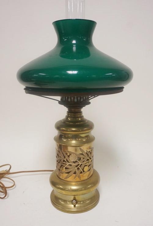 VICTORIAN BRASS TABLE LAMP (1 of 2)