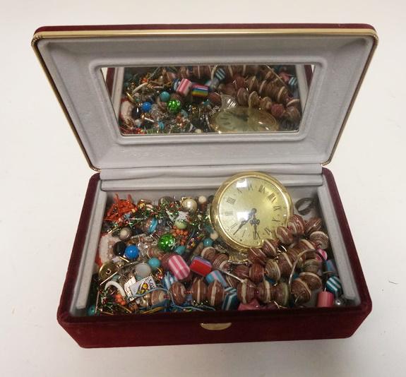 VELVET JEWELRY BOX WITH CONTENTS: VELVET JEWELRY BOX WITH CONTENTS