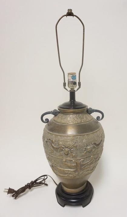 ORNATE ASIAN STYLE BRASS TABLE LAMP (1 of 2)